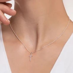 Discount Chaîne croix avec pavé Femme Chaînes & Colliers